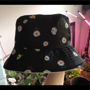 Reversible bucket hat